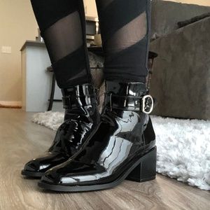 Forever 21 Black Shiny Ankle booties size 7